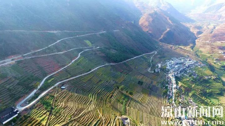 骑骡沟通乡油路.