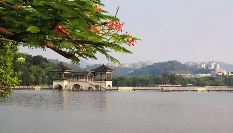 "苏堤春晓"是惠州西湖八景之一.