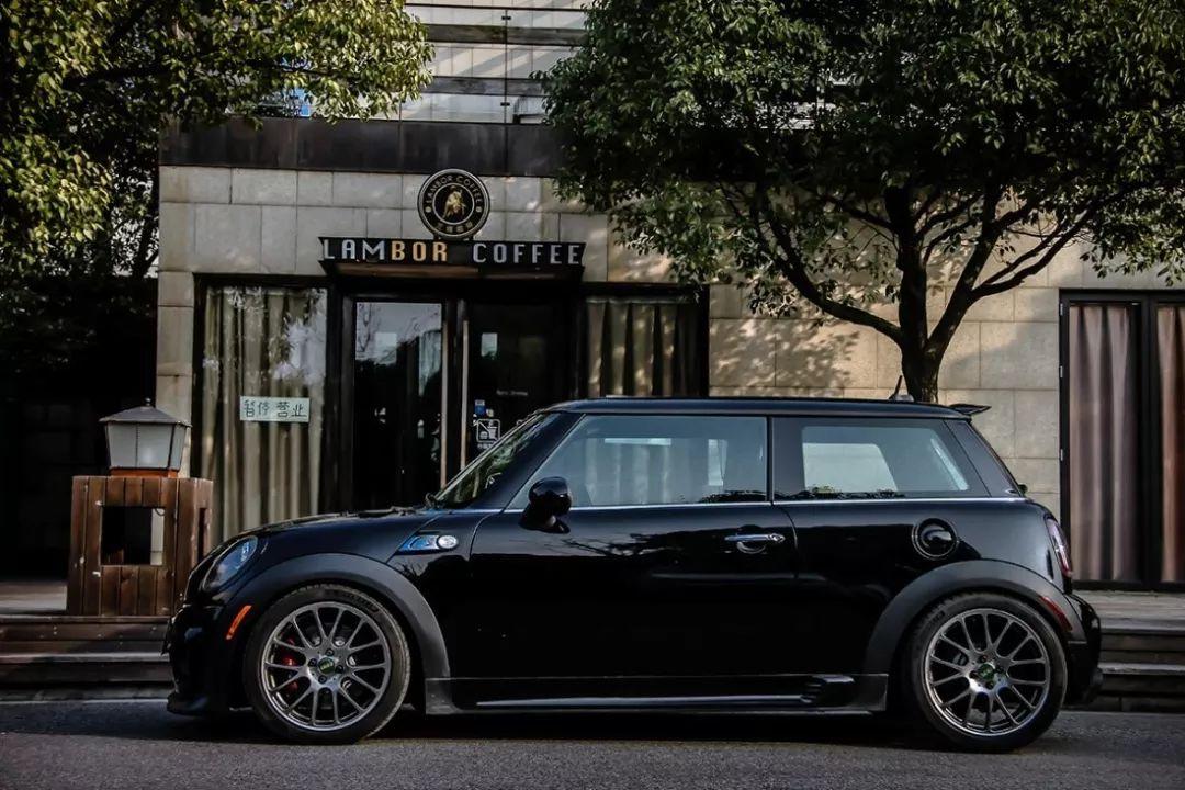 外观呆萌可爱的mini r56 jcw,却有着汉子般的内心!