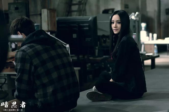 李倩饰演萝莉法医梁音,前两季她的暗黑装扮给整部剧增添了恐怖色彩,而
