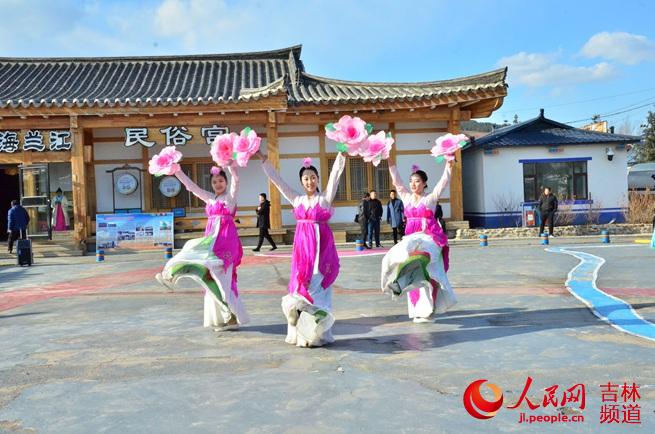 金达莱村朝鲜族舞表演