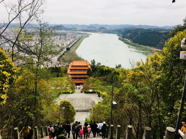 棋手嘉宾共游张飞庙,滕王阁,白塔山等阆中名胜