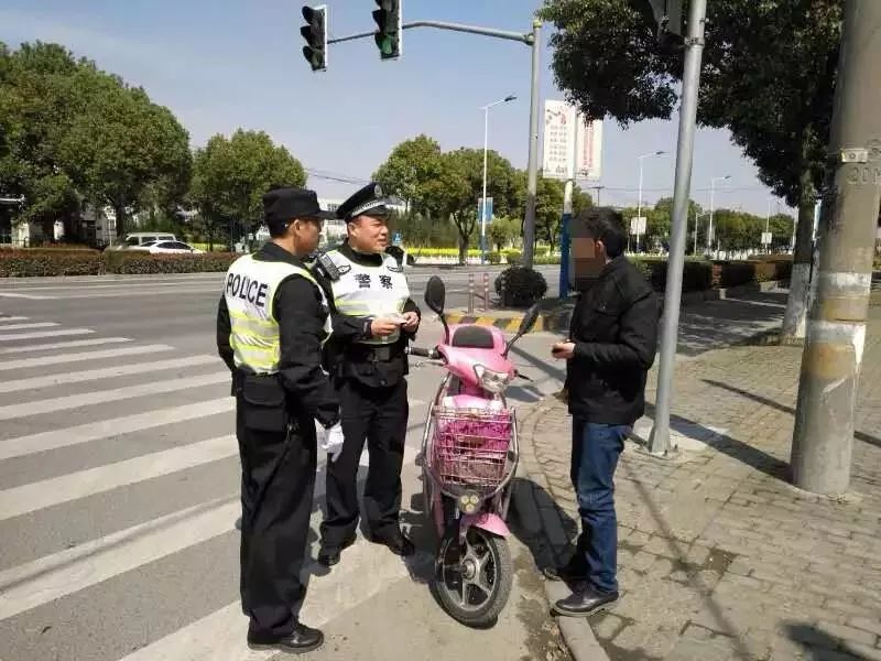 非机动车违法载人 非机动车违法加装车篷