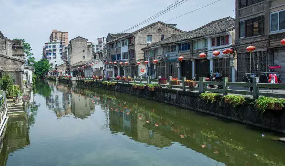 丰湖街(胡士开/图)丰湖街位于瑞安市历史城区东侧,明清至民国时期曾