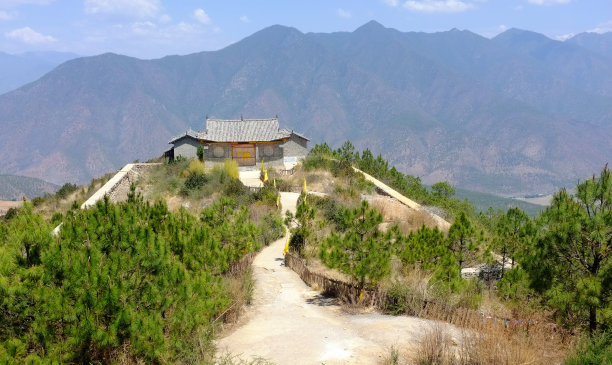 巴藏镇后背山村多少人口_贵州巴平村山村图片(2)