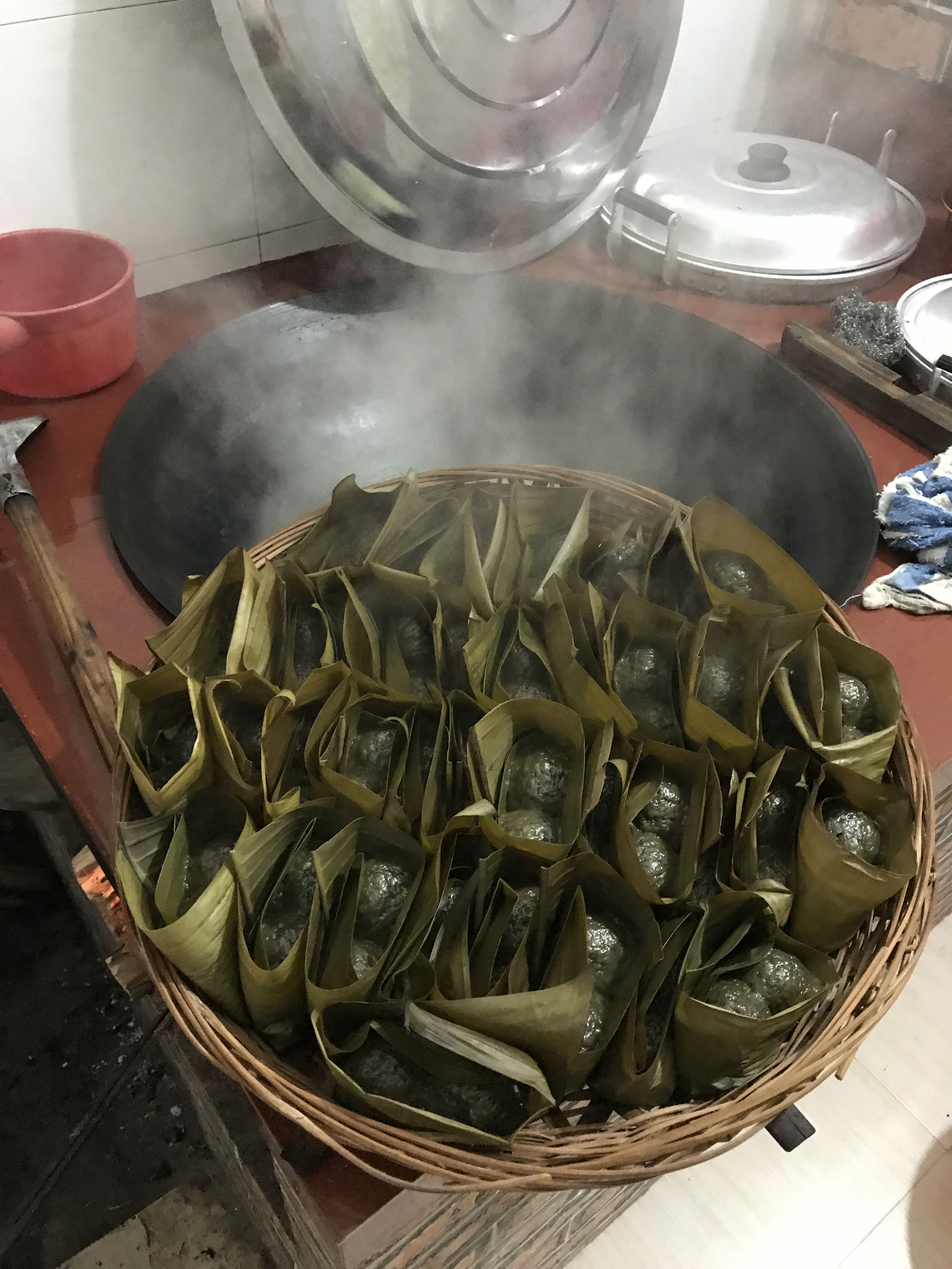 广东客家艾糍 (又叫艾草糯米糍粑)