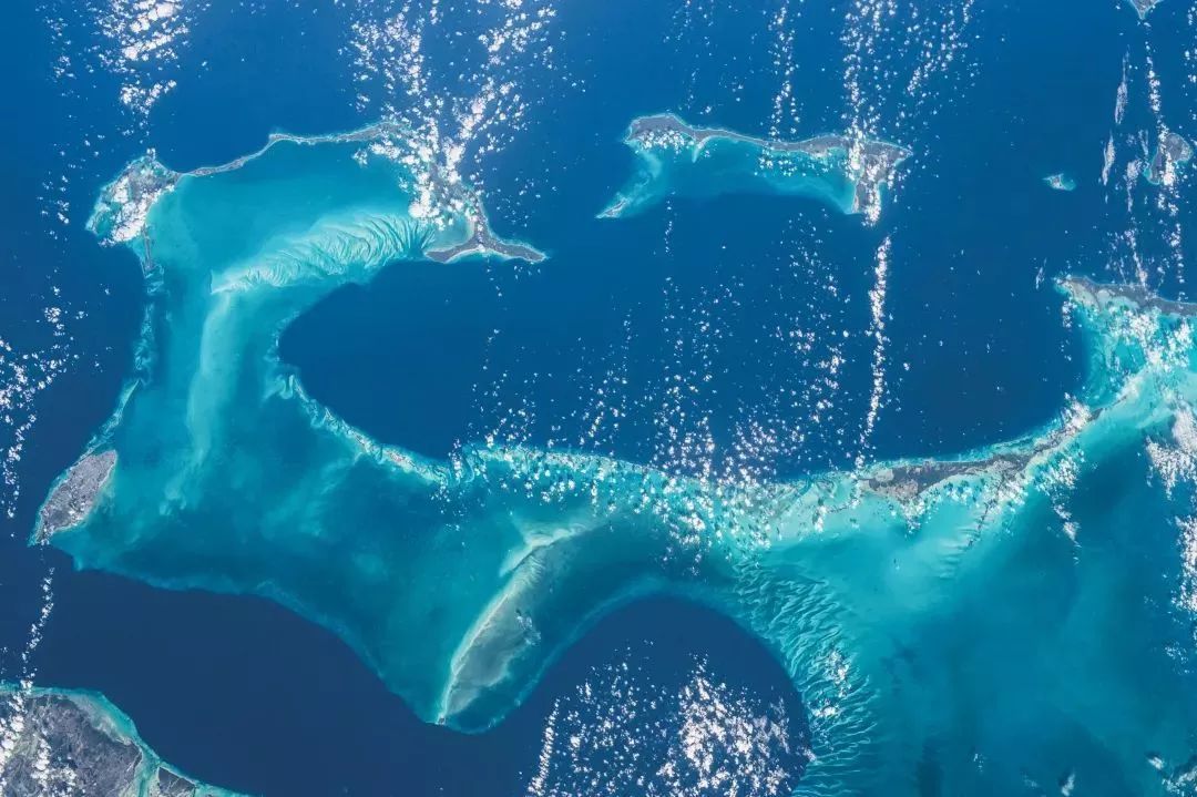 巴哈马那美丽的湖绿色和湖蓝色风景