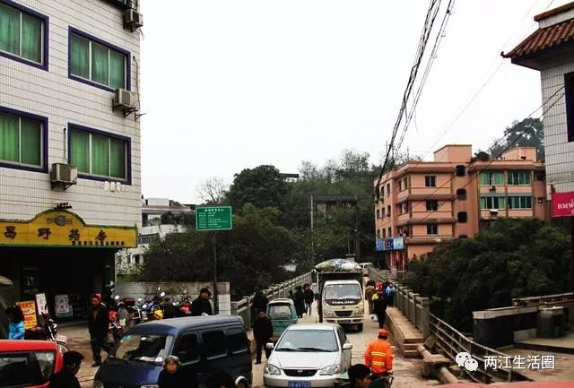 重庆著名小镇唐家沱,离市区很近,离游客很远