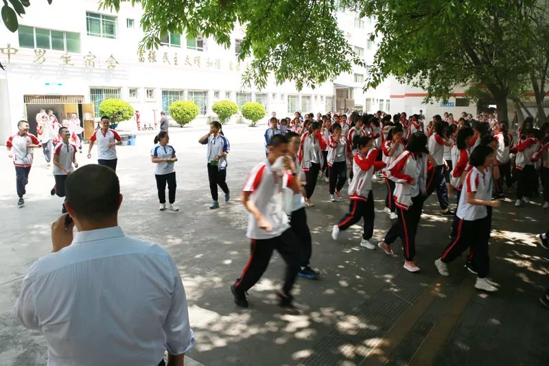 攀枝花市三中学生宿舍消防应急疏散演练