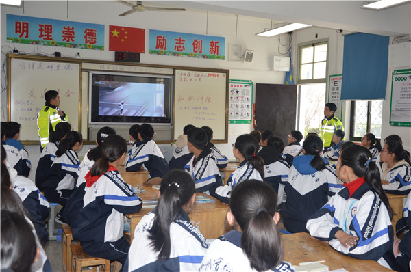 淮安市中小学生安全教育日活动在楚州实验中学举行 图2