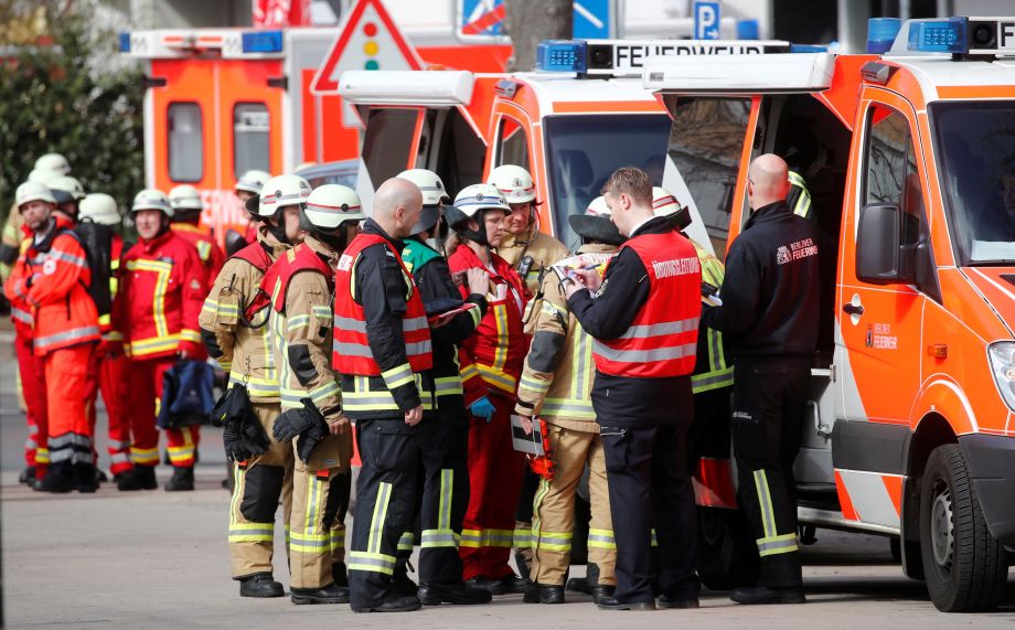 3月24日,在德国柏林,消防员参加反恐演练.德国柏林24日举行反恐演练.