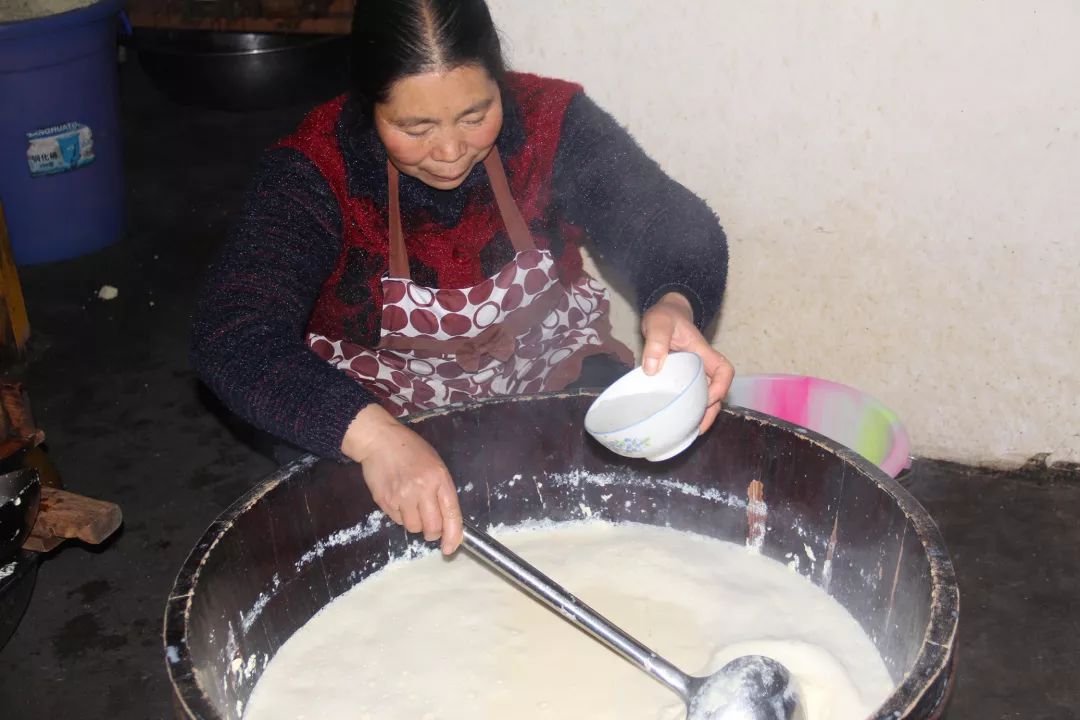 独家呈现汶川绵虒豆腐制作全流程探索三十年孜孜不倦的美食情怀