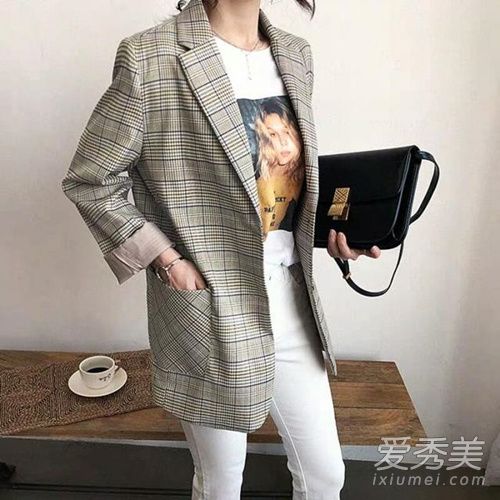 白底黑条纹西装怎么搭裤子女_白底黑字图片