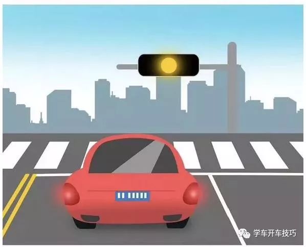 这个是最容易发生交通事故的情况,宁愿等三分钟红绿灯也不抢那一秒