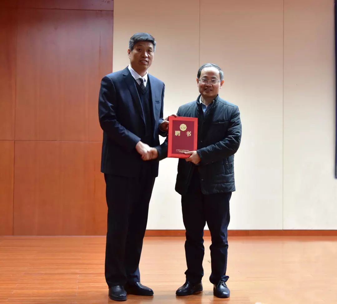 河南工学院举办学习贯彻习近平总书记在学校思想政治理论课教师座谈会