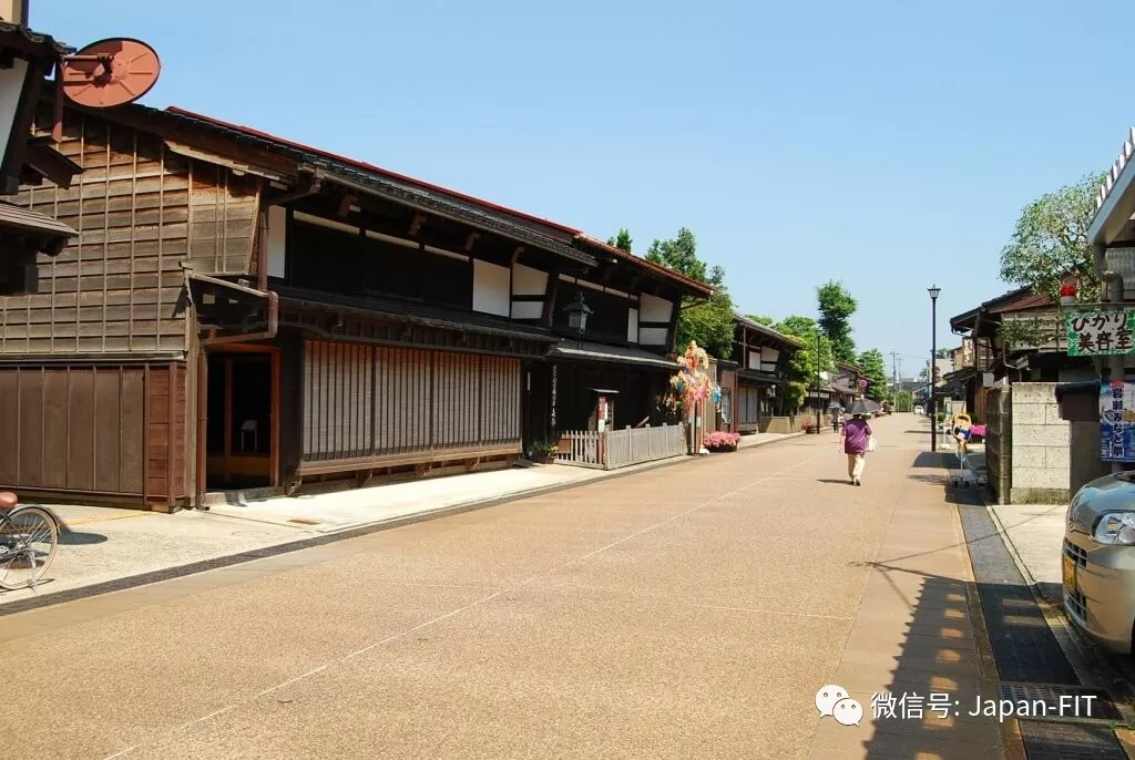 日本富山县岩濑,去这里要带着微醺逛古街与凭吊怀古