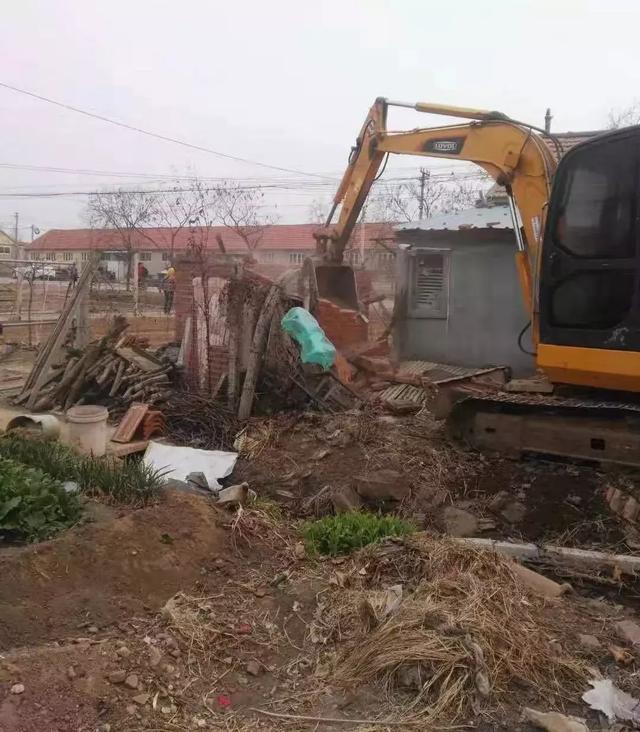 店埠镇天井山村存量违建拆除中"控新"方面,莱西市综合行政执法局对于