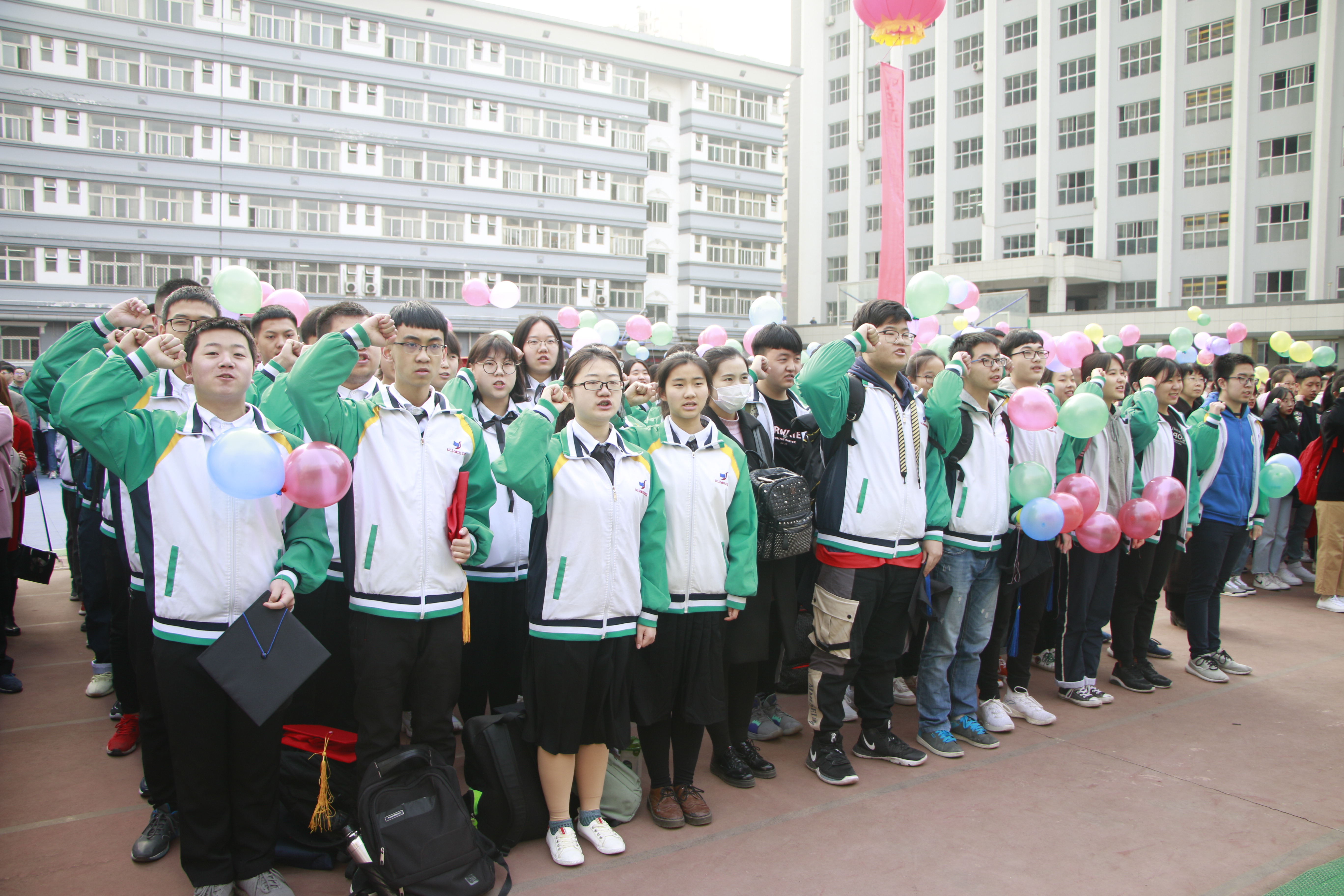 宝鸡石油中学师生协力铸辉煌奋力拼搏创佳绩