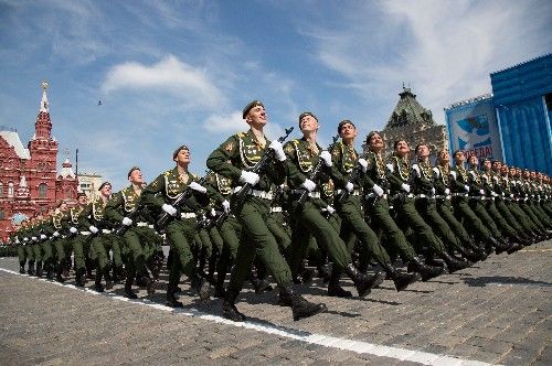 俄罗斯阅兵时,士兵们喊的"乌拉"是什么意思,为什么要喊这个