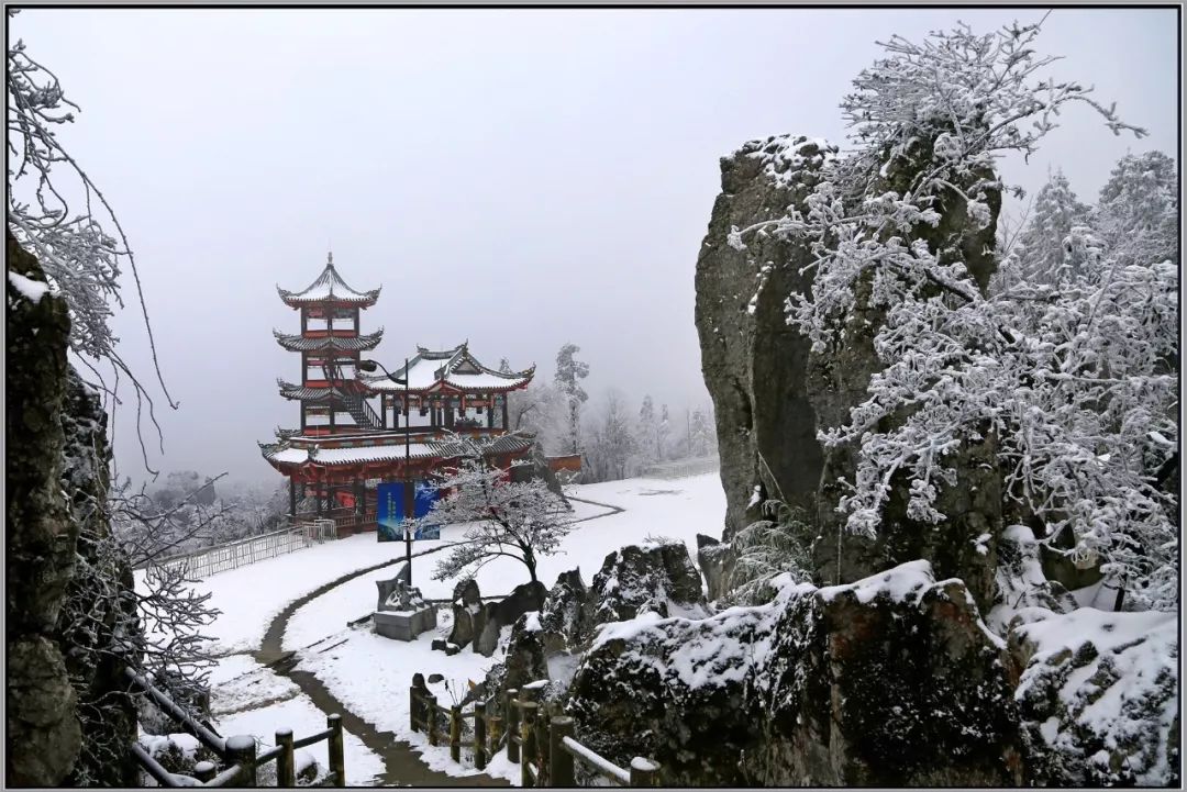 华蓥山雪景.