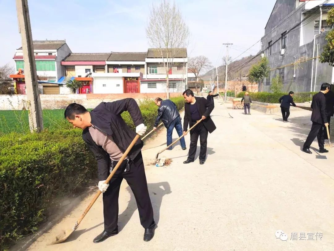 眉县集中清理生活垃圾 聚力提升乡村"颜值"_槐芽镇