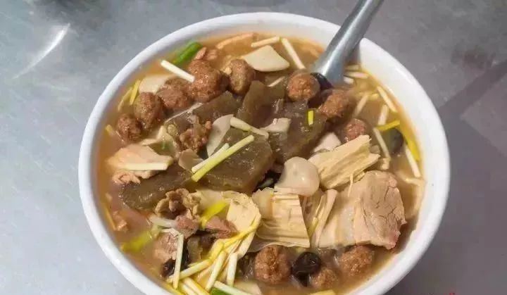 " 烩菜"是洛阳人特色文化和饮食习惯的呈现,更是体现洛阳淳朴的民风