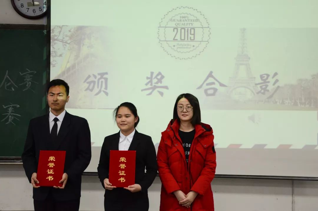 外国语言文化学院的华雨晨,窦欣桐获得冠军.