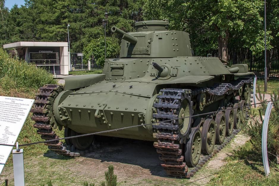 而上图的这辆,就是陈列在伟大卫国战争博物馆的97式中型坦克.