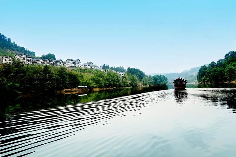 平昌有多少人口_附视频 平昌某路口一人倒地不起,地上还有一摊红色的......(2)