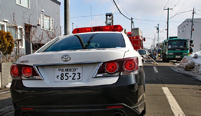 日本随处可见的皇冠警车