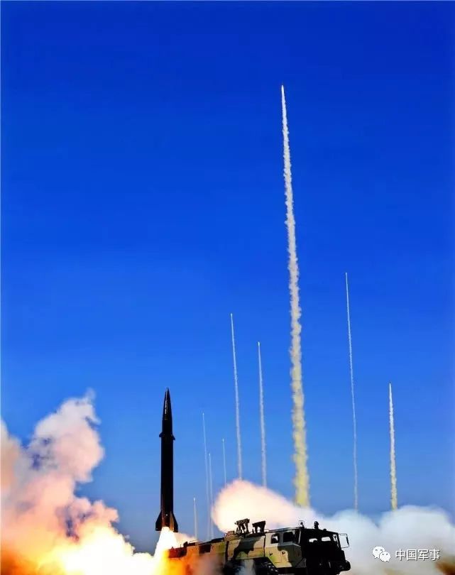 火箭军一次演习齐射十枚东风导弹,价值十几亿:周边瞬间都安静了