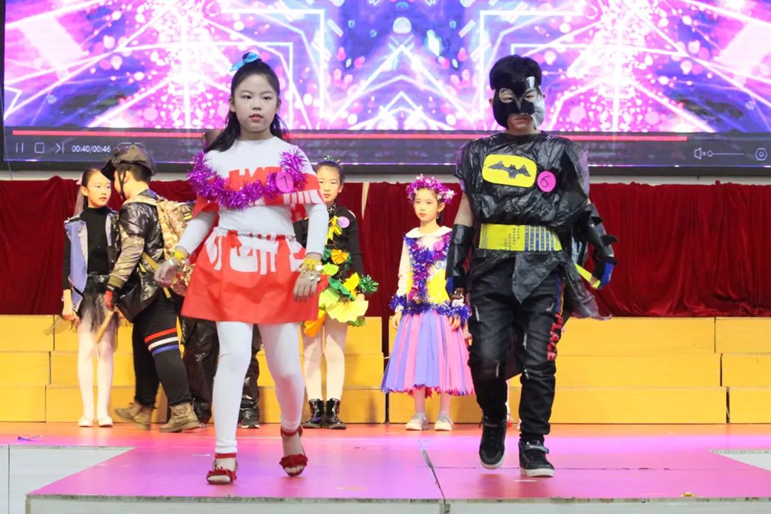 【幸福节日】科技节——四年级环保时装秀