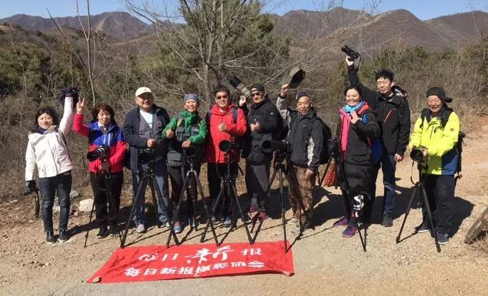 资深摄影编辑记者魏孝明老师的带领下,在新报星期六摄影大讲堂老师,新