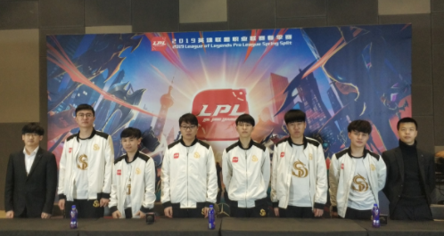 原創 LOL：LPL「最尷尬」戰隊誕生，賽後採訪無人聽，一個讚助商都沒有 遊戲 第5張