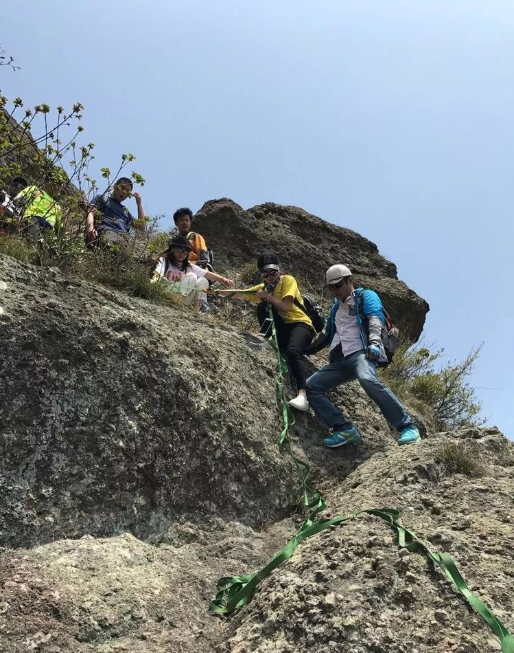 行天下户外三星难度3月31日三门笔架山海岸线徒步体验行走在海岛峭壁