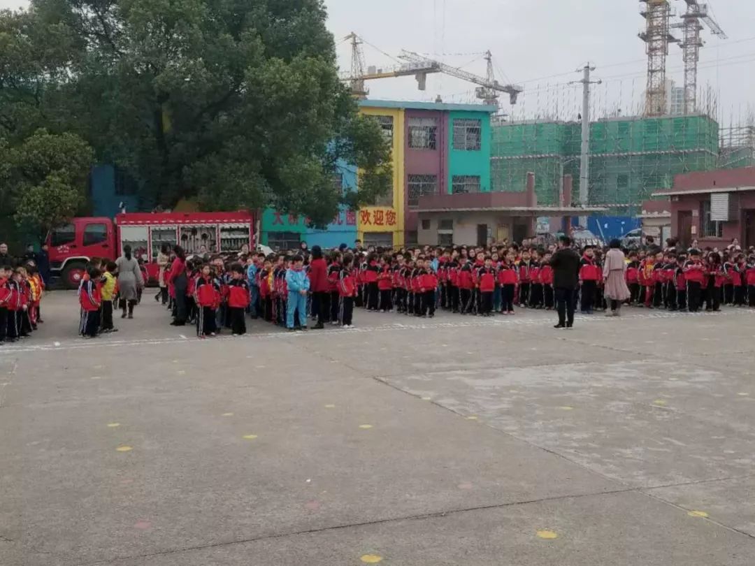 新闻|岳阳楼区消防大队深入望岳小学开展消防培训演练活动