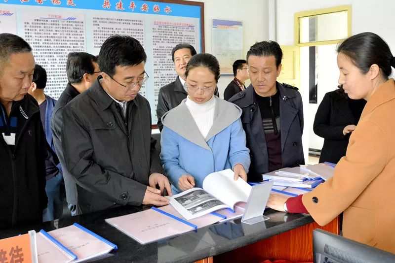 固原市委常委政法委书记吴会军一行督导调研隆德县扫黑除恶专项斗争及