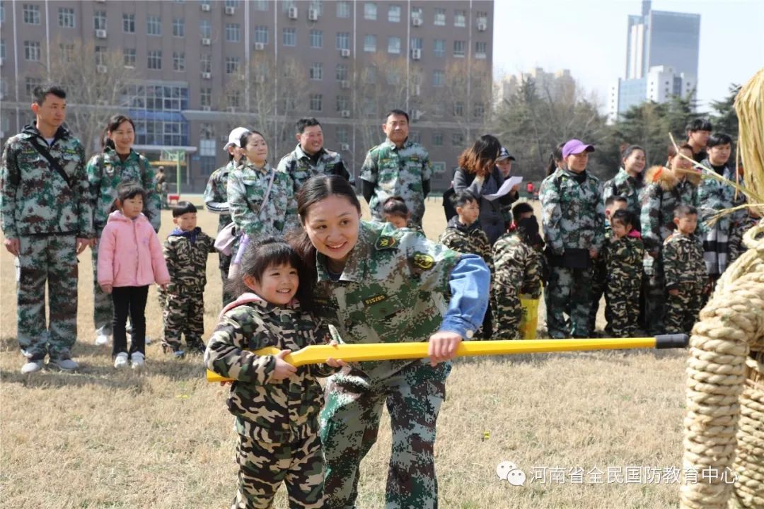 亲子军事日:第一期最萌军装照集锦,有你家孩吗?