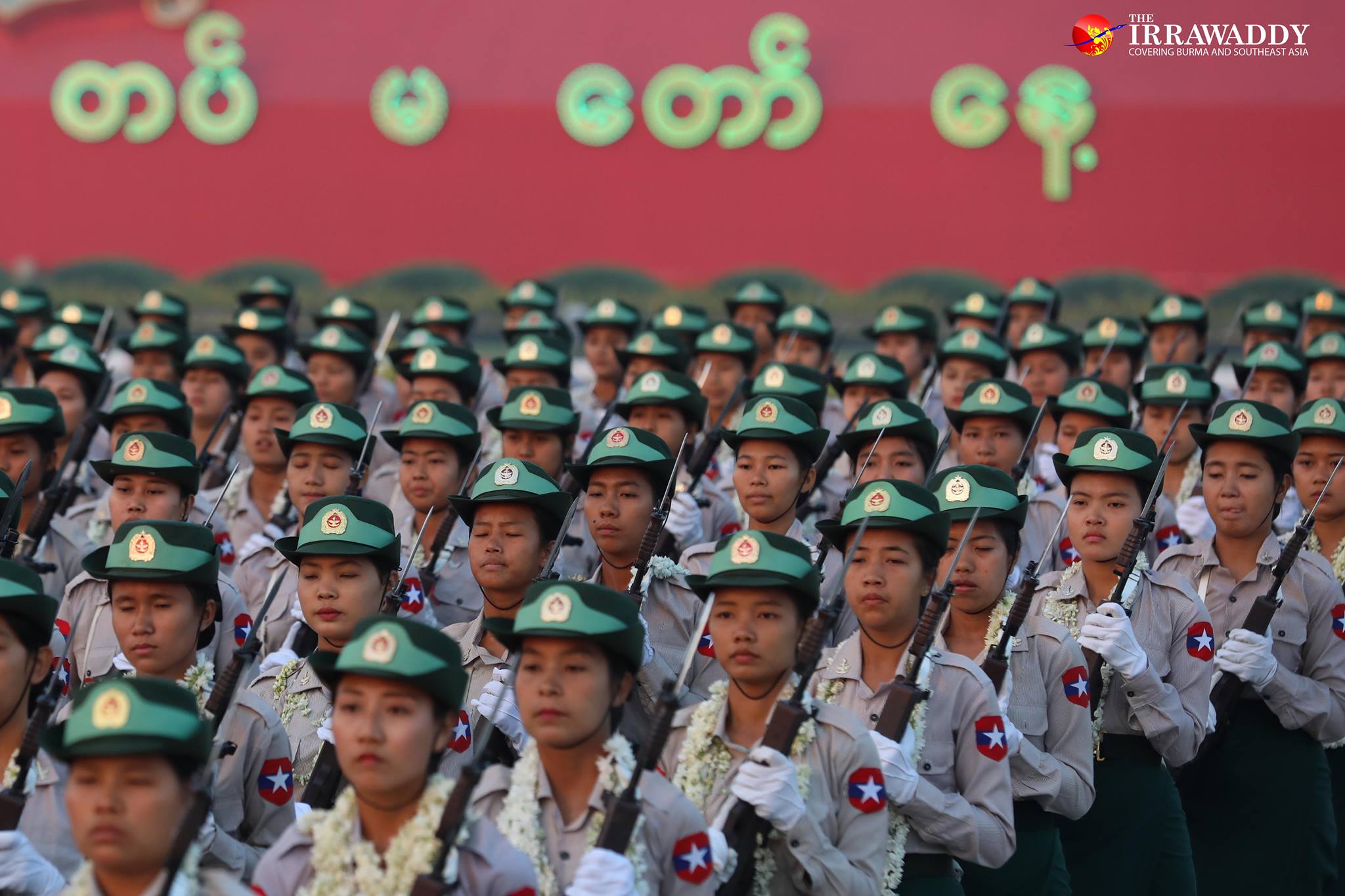 今年缅甸建军节的看点只有这个女兵-搜狐大视野-搜狐新闻