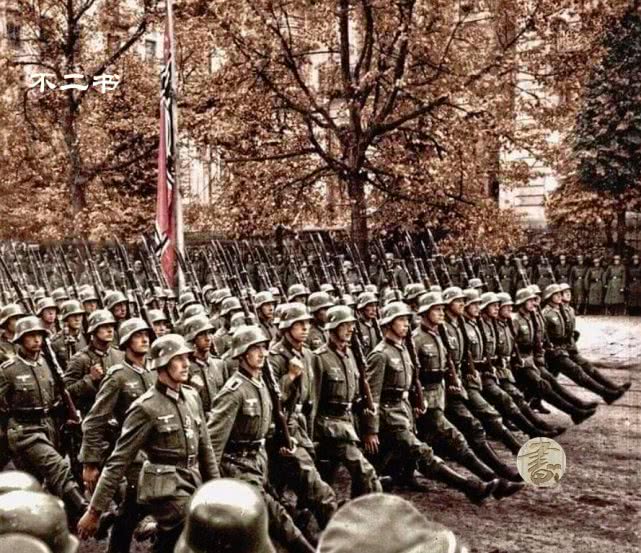 二战上色老照片:德军占领巴黎大搞胜利阅兵,美军俘获恶魔旗帜