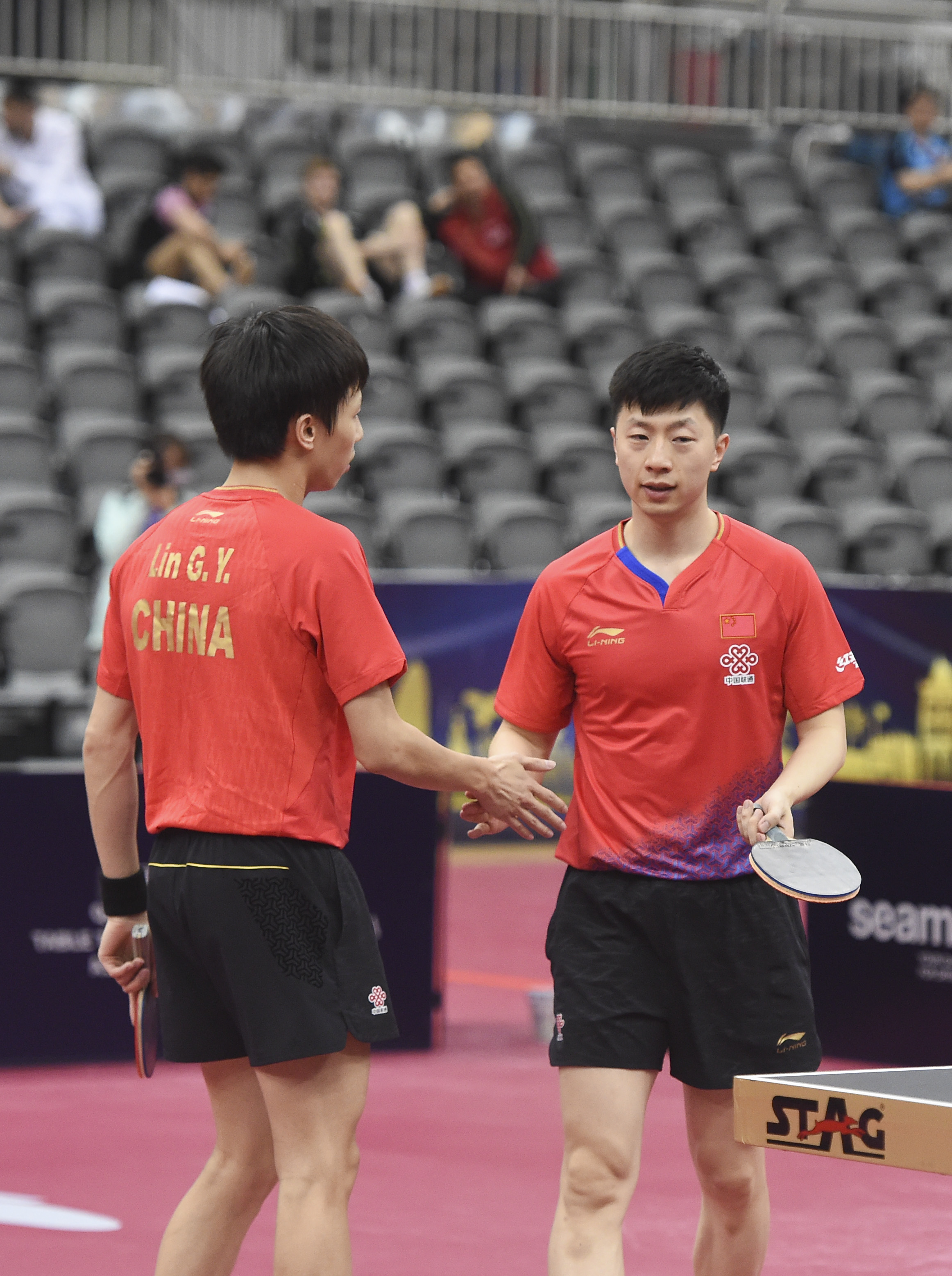 乒乓球——卡塔尔公开赛:马龙/林高远男双晋级