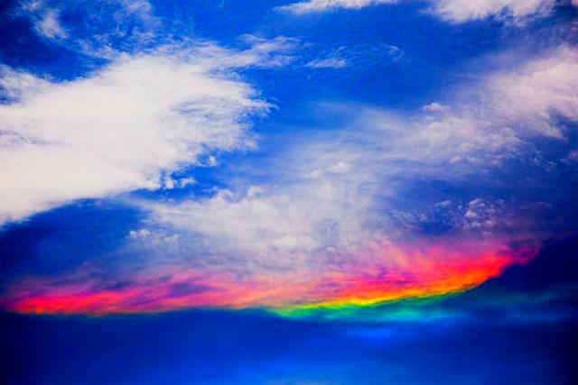盘点天空出现的各种奇特的云彩,被称为"七彩祥云"