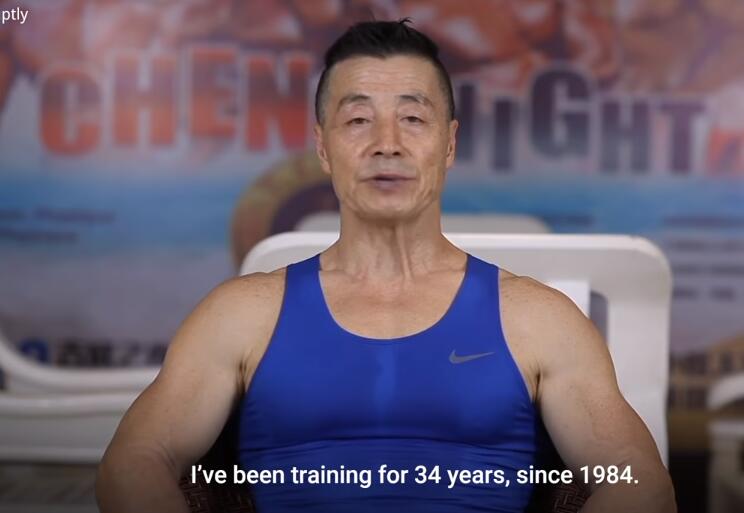 中国第一批健美运动员,70岁体格不输年轻人,每天锻炼1