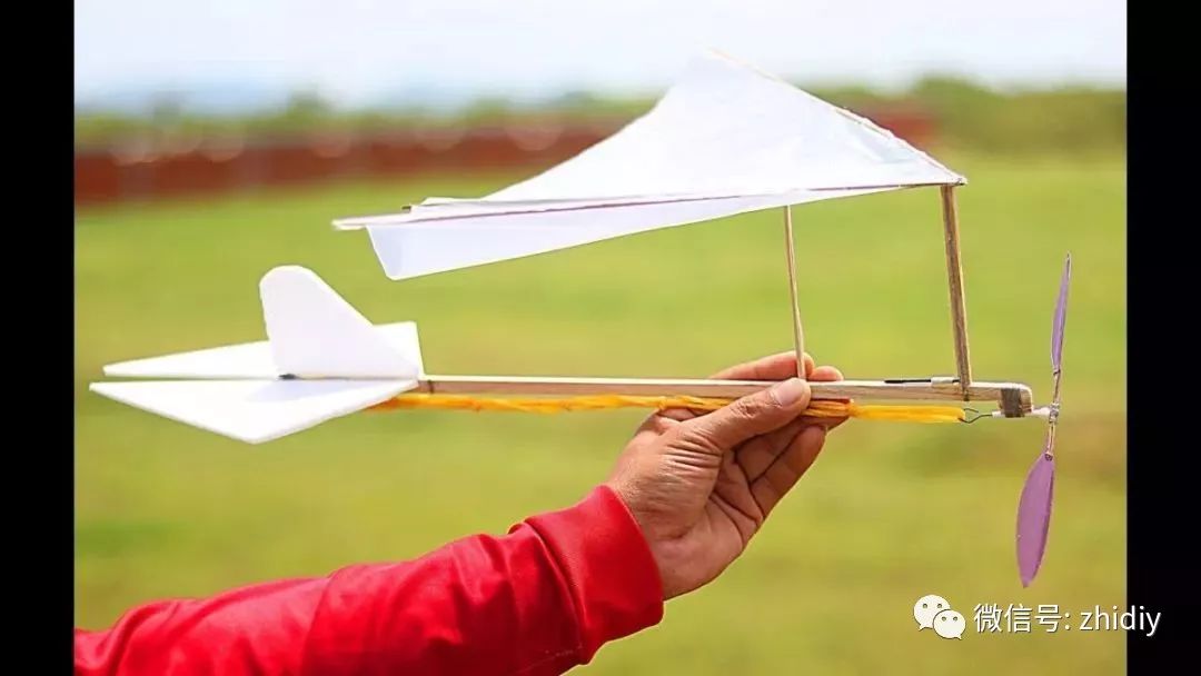 飞翔之梦!轻松实现比纸飞机高一个档次的飞翔橡皮筋飞机 (附视频教程)
