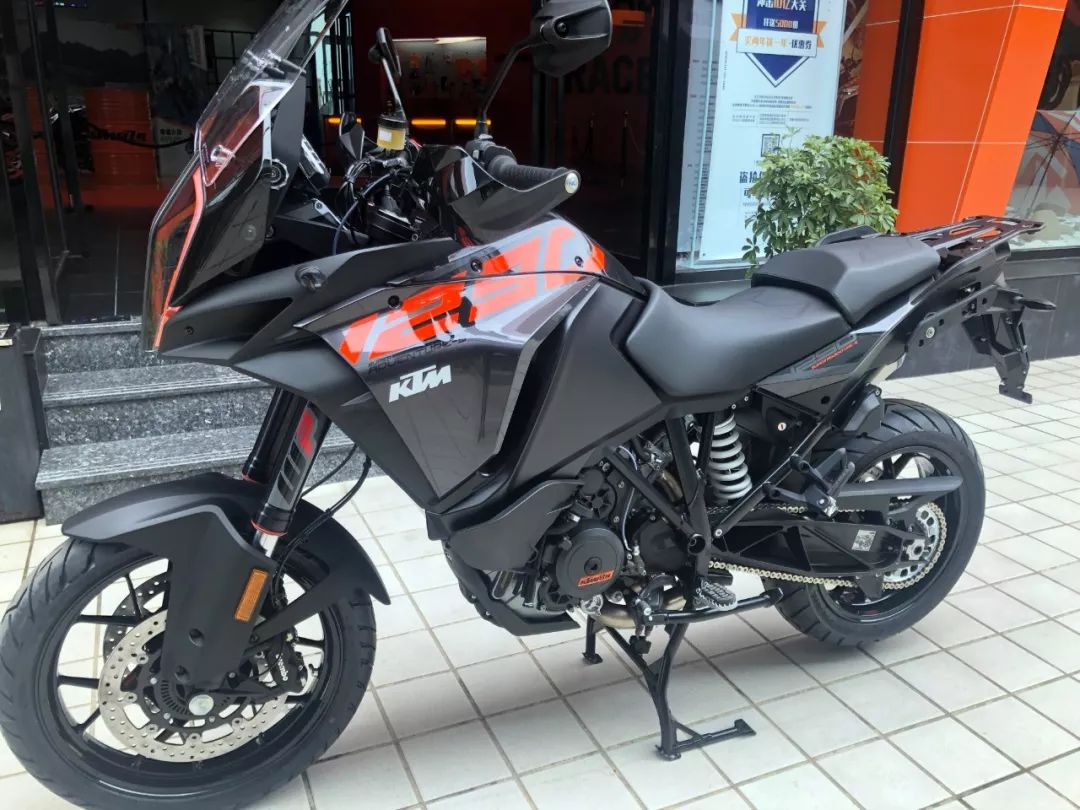 趁年轻,野出范,你还差一辆ktm 1290 超级adv