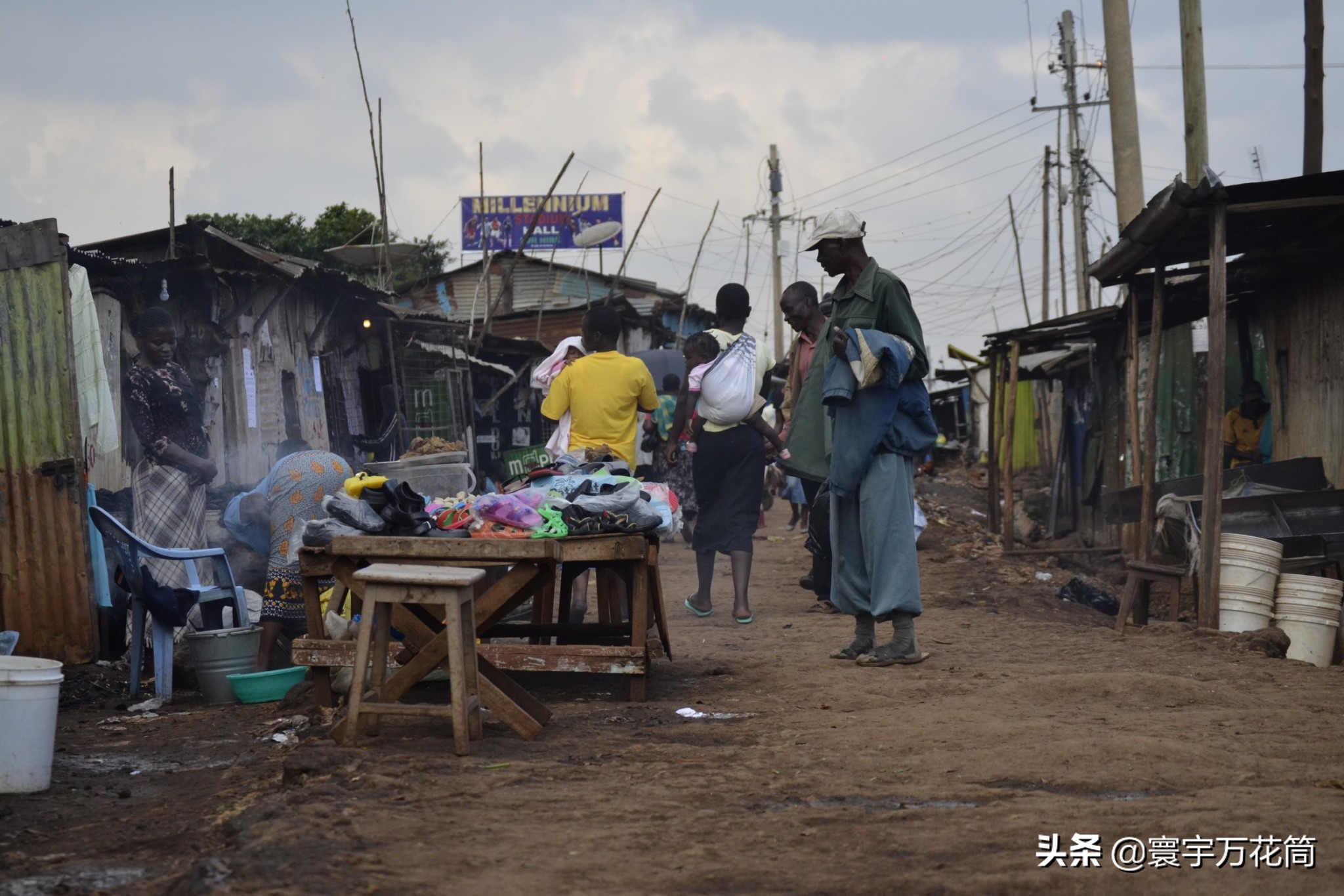 基贝拉贫民窟位于内罗毕西南,面积为2.