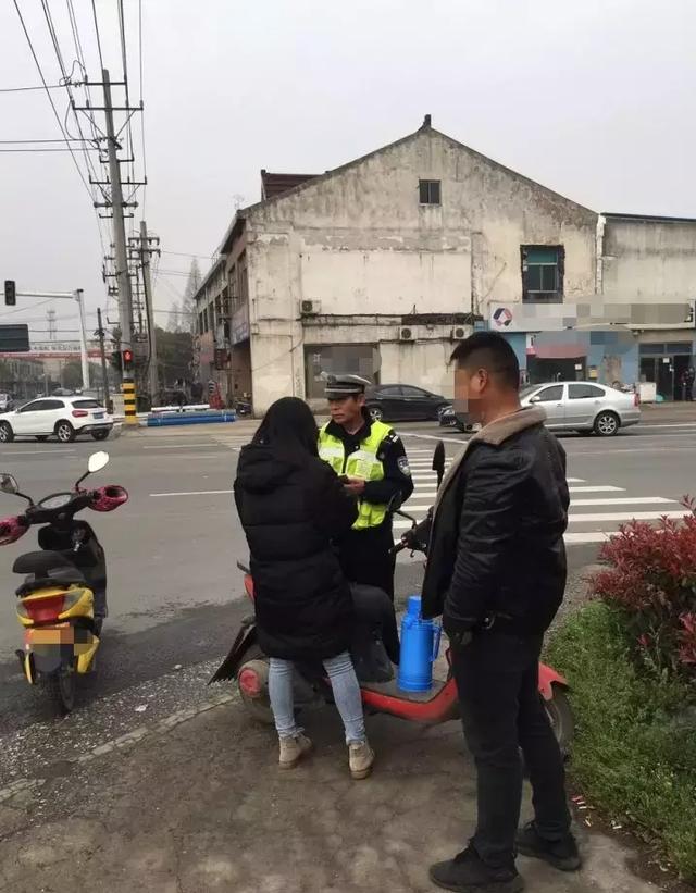 闯红灯被罚!离靖江不远,电动车也开始吃罚单了