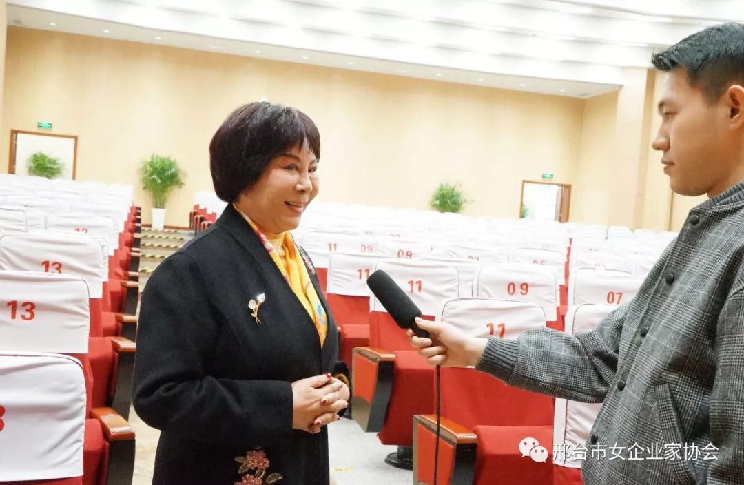 邢台市女企协副会长刘玉芬进行采访会后对邢台佳杨商贸有限责任公司