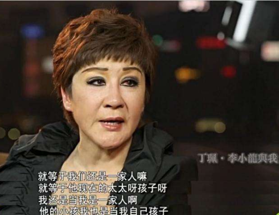 瞧这一家子,向华强大儿子叫向佐,小儿子叫向佑,女儿的名字亮了