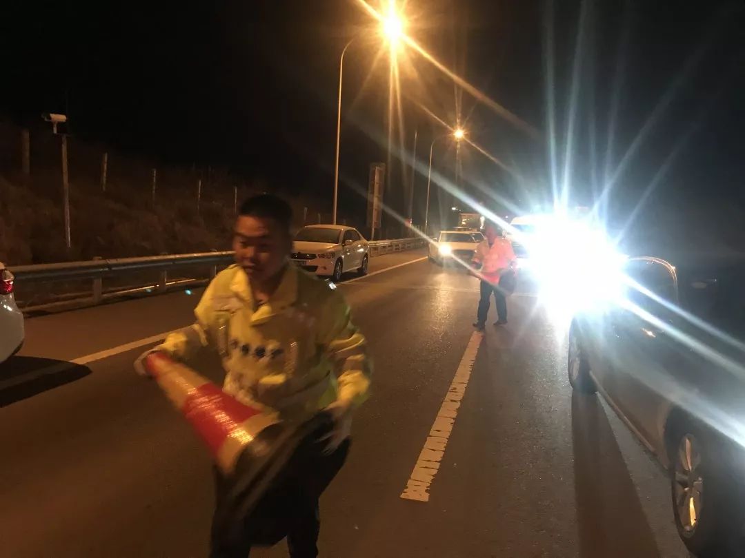 山西一高速公路隧道内大巴车撞墙，已致5人死亡_事故_侵权_忻州市